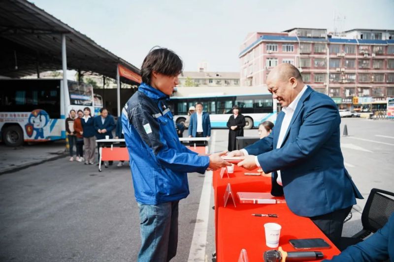 湖南骏达集团有限公司,长沙城市交通,校车运营,安保服务,新能源科技 湖南骏达集团有限公司,长沙城市交通,校车运营,安保服务,新能源科技