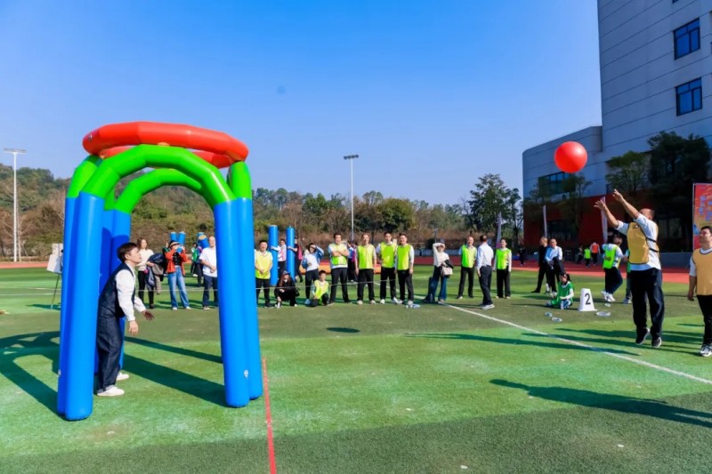 湖南骏达集团有限公司,长沙城市交通,校车运营,安保服务,新能源科技