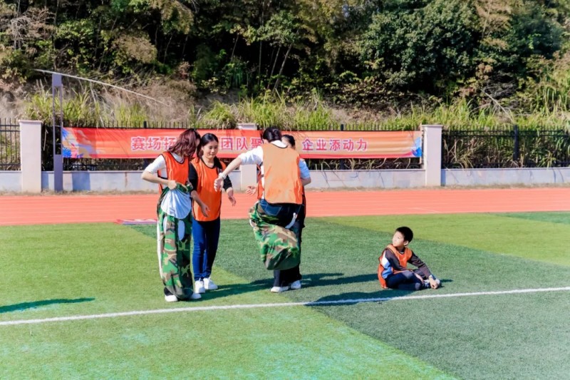 湖南骏达集团有限公司,长沙城市交通,校车运营,安保服务,新能源科技 湖南骏达集团有限公司,长沙城市交通,校车运营,安保服务,新能源科技